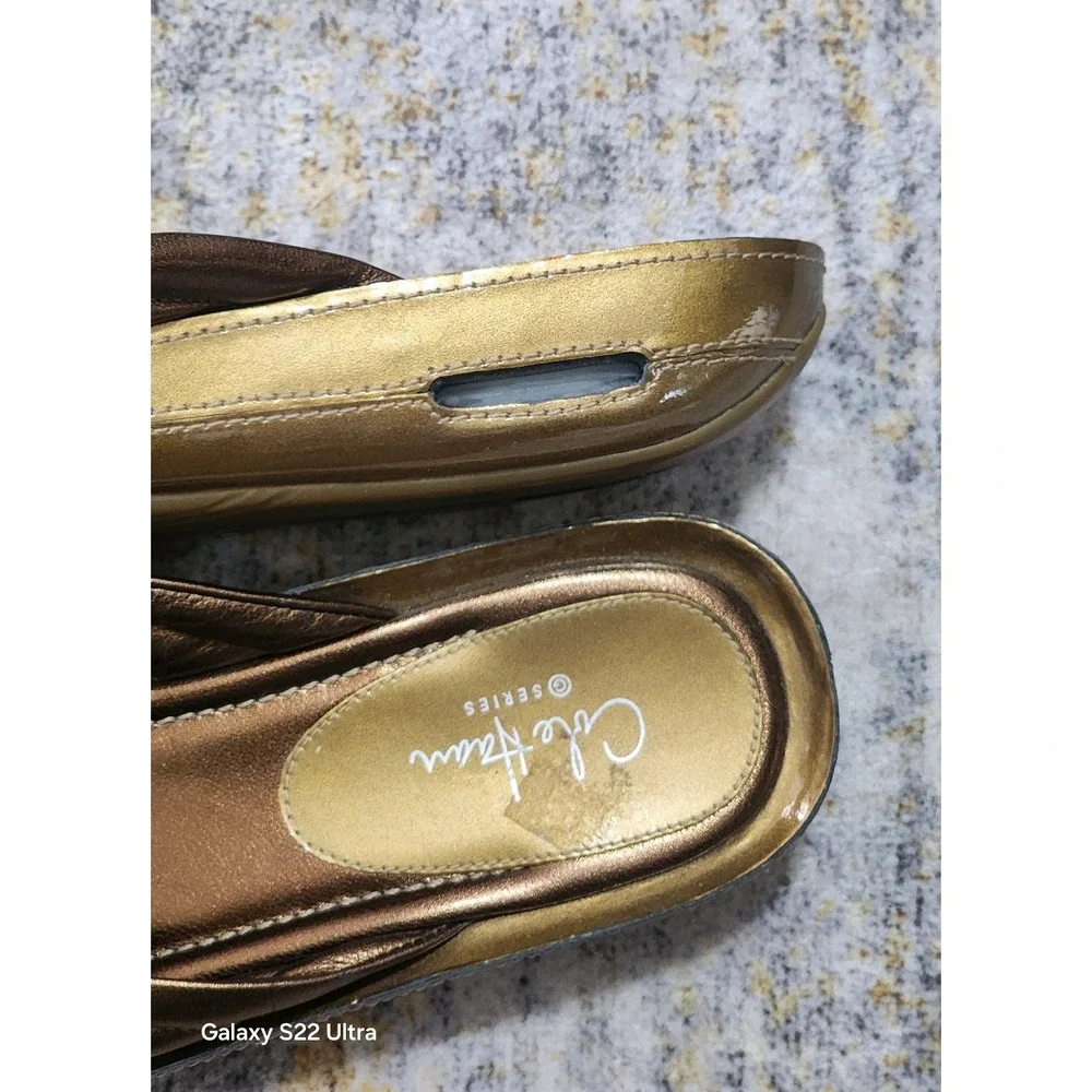 Cole Haan Women's Air Layne Metallic Bronze Leather Thong Sandals Size 9 D21701